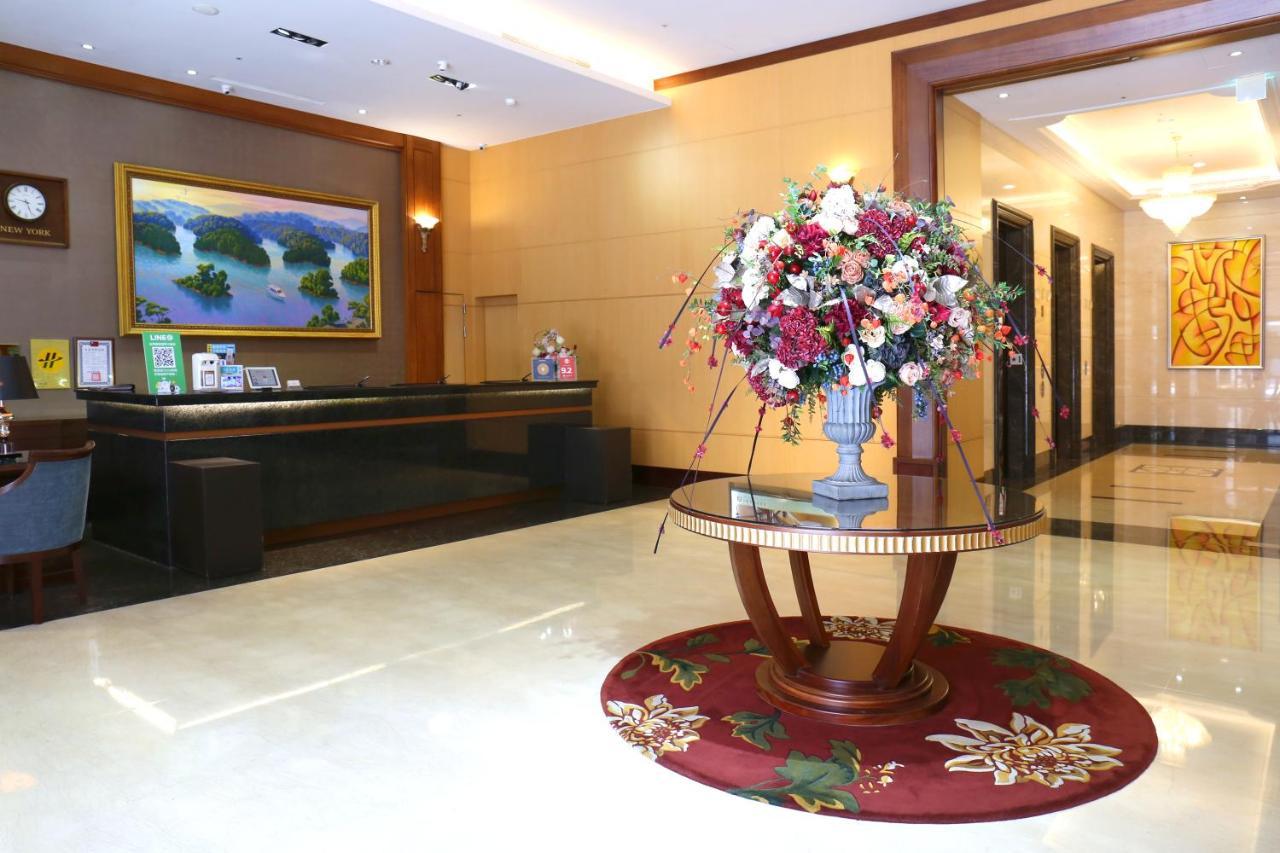 Fushin Hotel - Tainan Extérieur photo